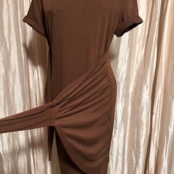 Sophisticated Brown Midi Dress - Picture 4 of 4